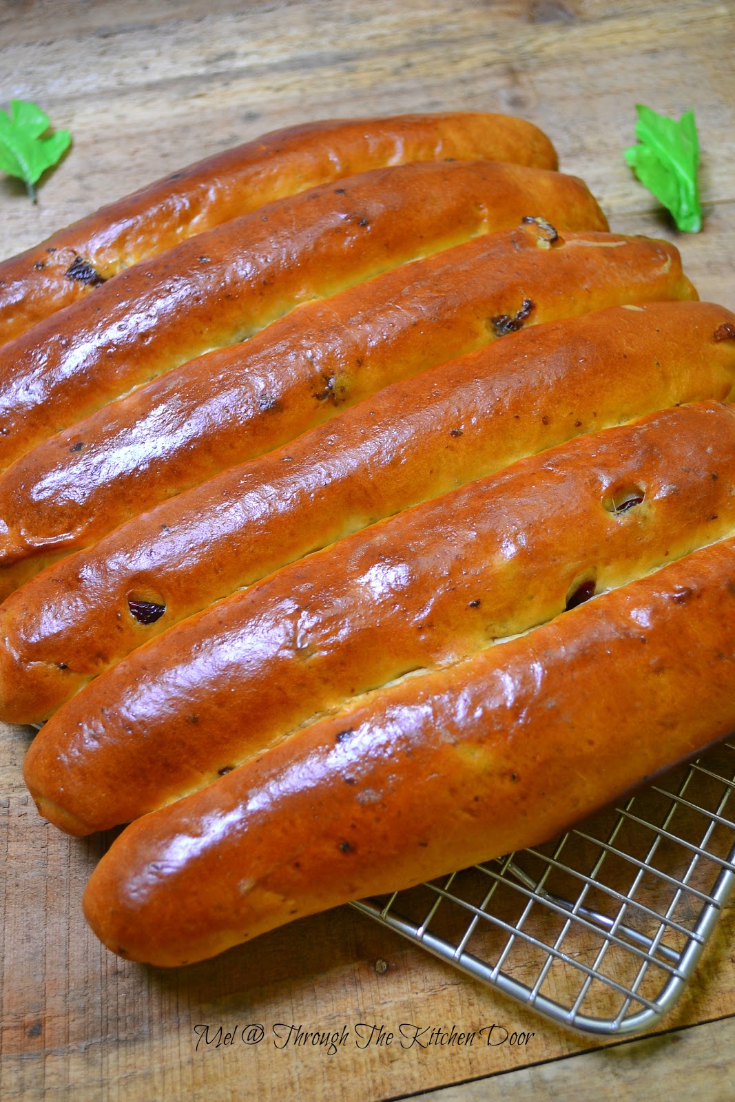Through The Kitchen Door Cranberries/Raisins Pai Pau (Bread)
