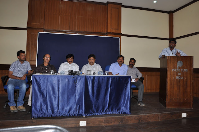 Manoj Bhawuk addressing  press conference of Vishwa Bhojpuri Sammelan