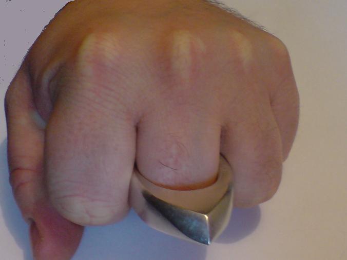 WeaponCollector's Knuckle Duster and Weapon Blog One Finger Brass