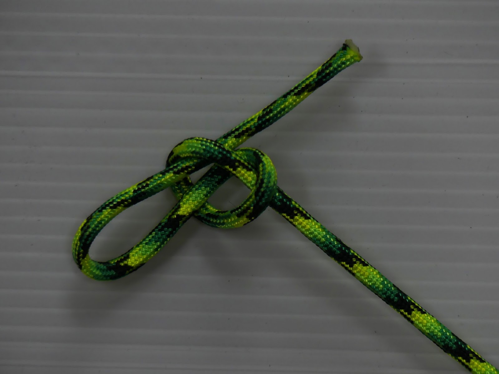 The Outdoor Traditionalist The Overhand Knot And It's Variants