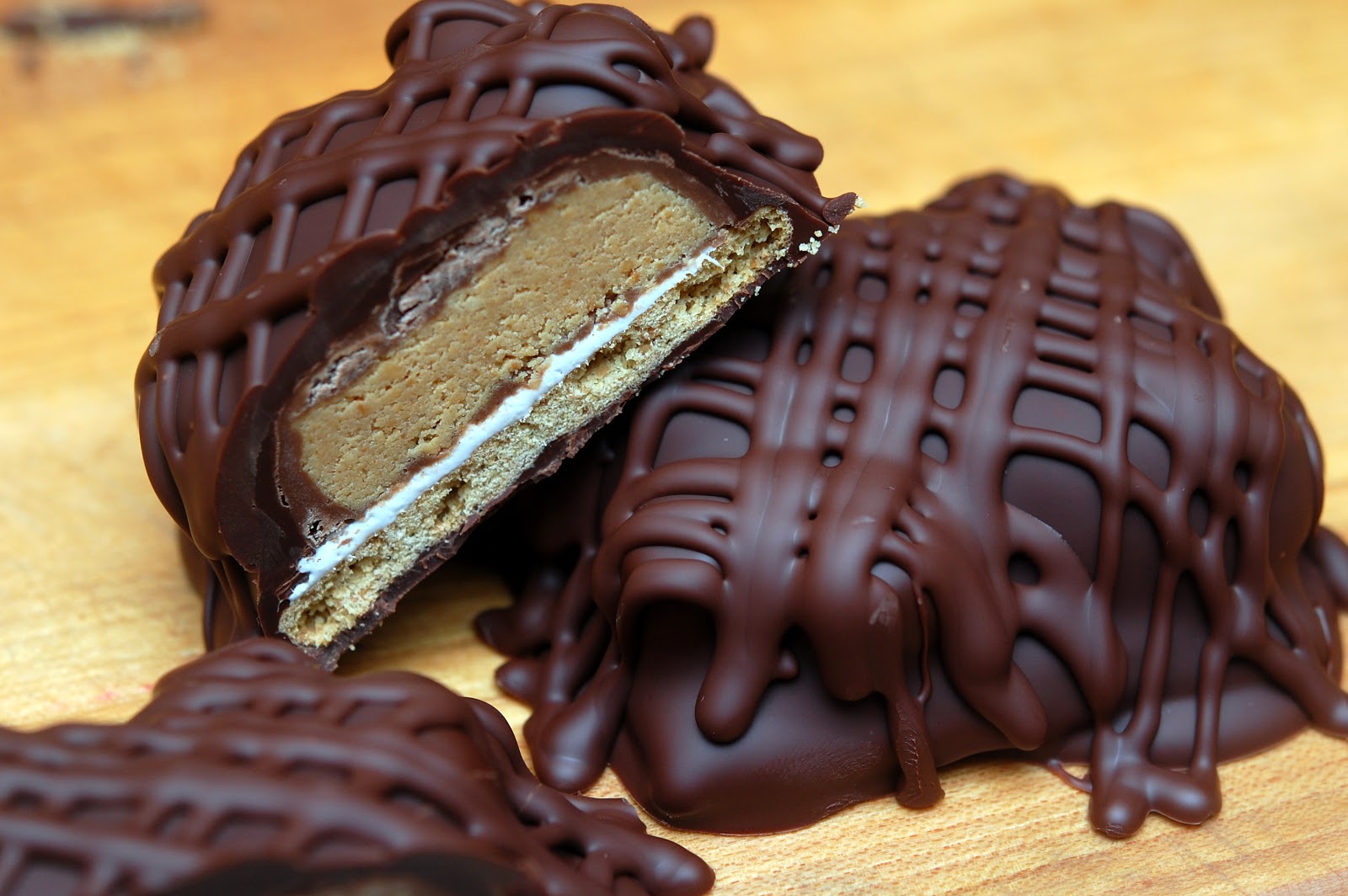 CHOCOLATE DIPPED GRAHAM CRACKERS STUFFED WITH MARSHMALLOW & REESE'S