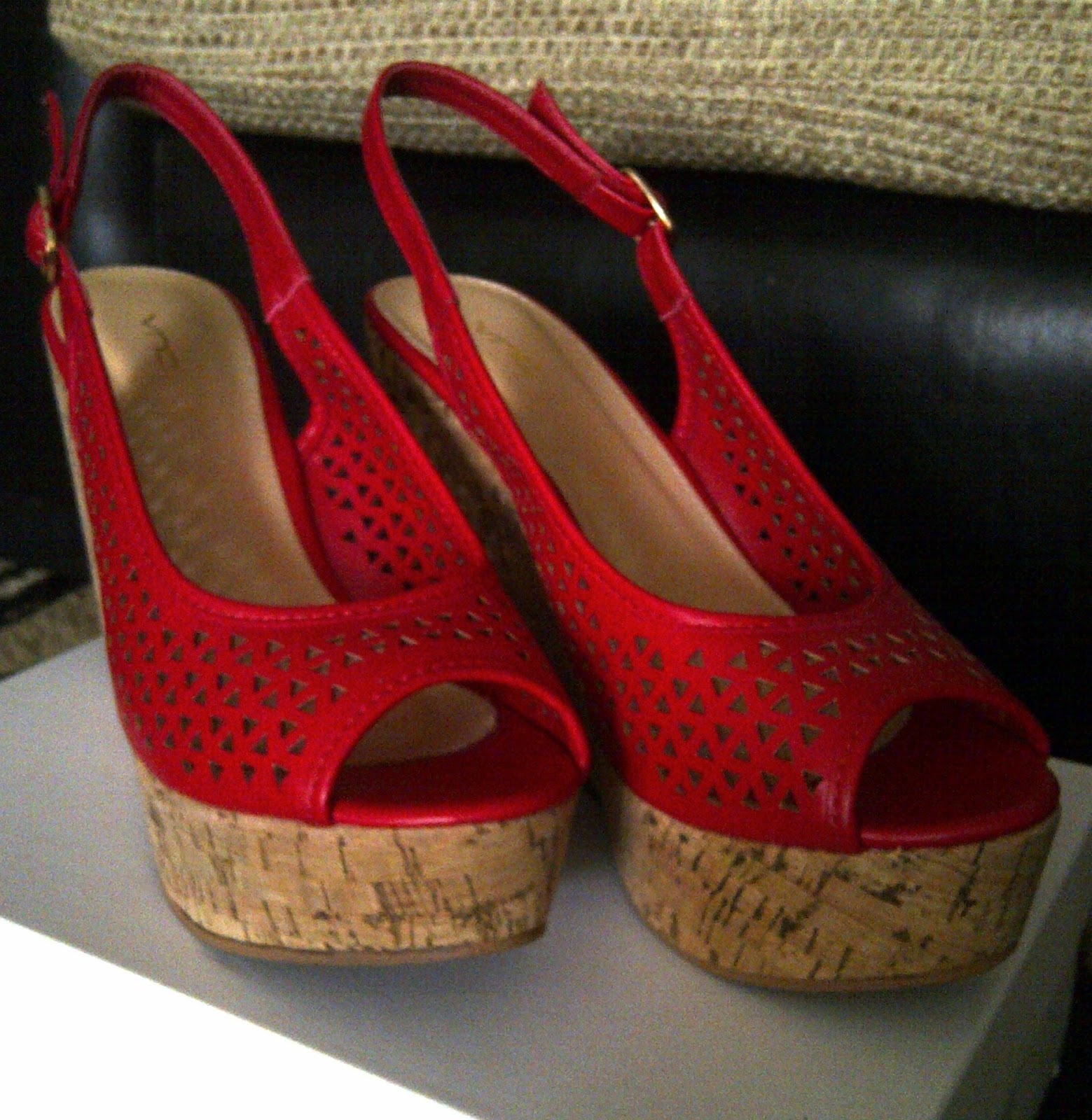 D'Moonlight Premier Vincci cut out wedges