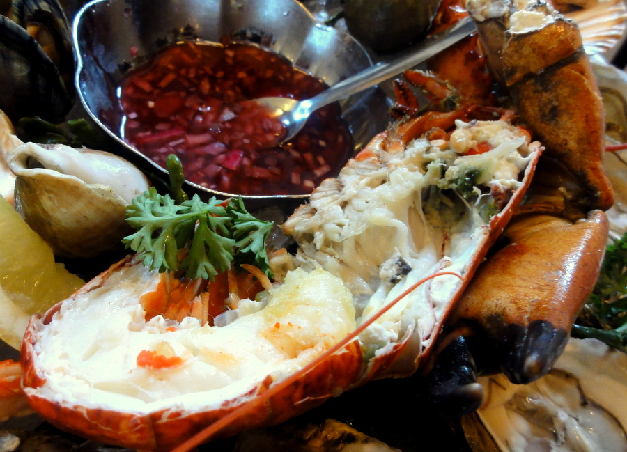 TRAVEL AND LIFESTYLE DIARIES Plateau Fruits de Mer at Lucius