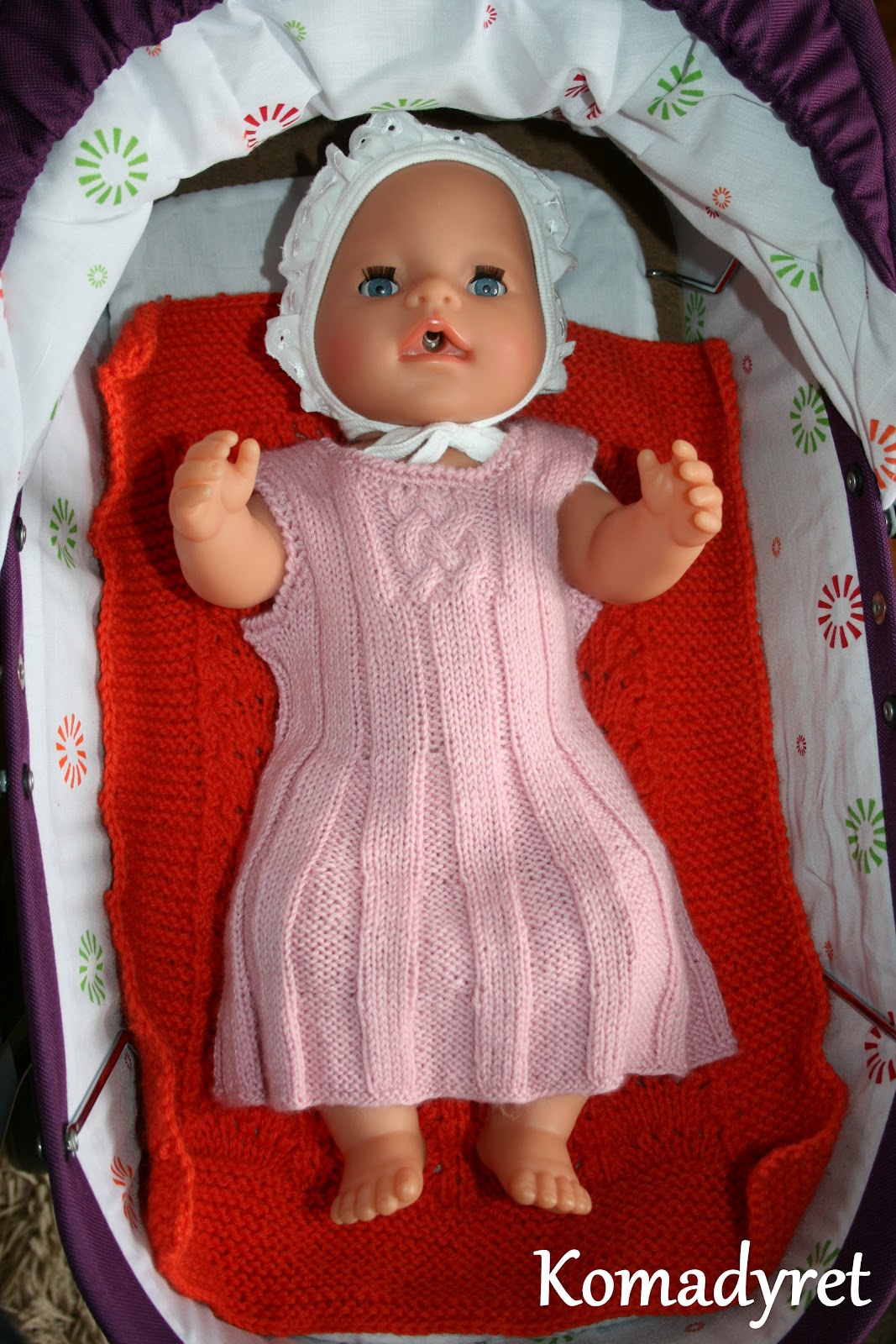 En Ballkjolestrikket Dukkekjole