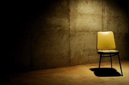 Sala de Interrogatório Sala+escura