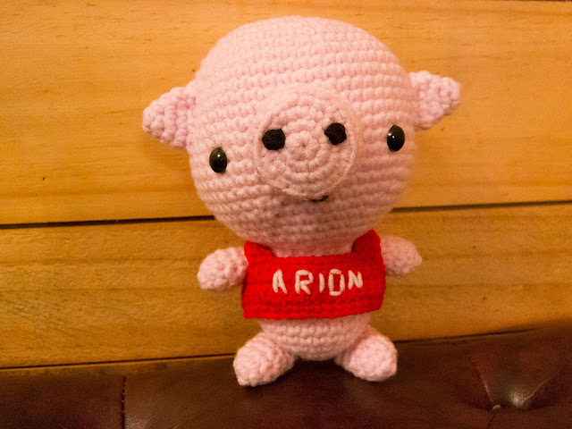 crocheted pig amigurumi
