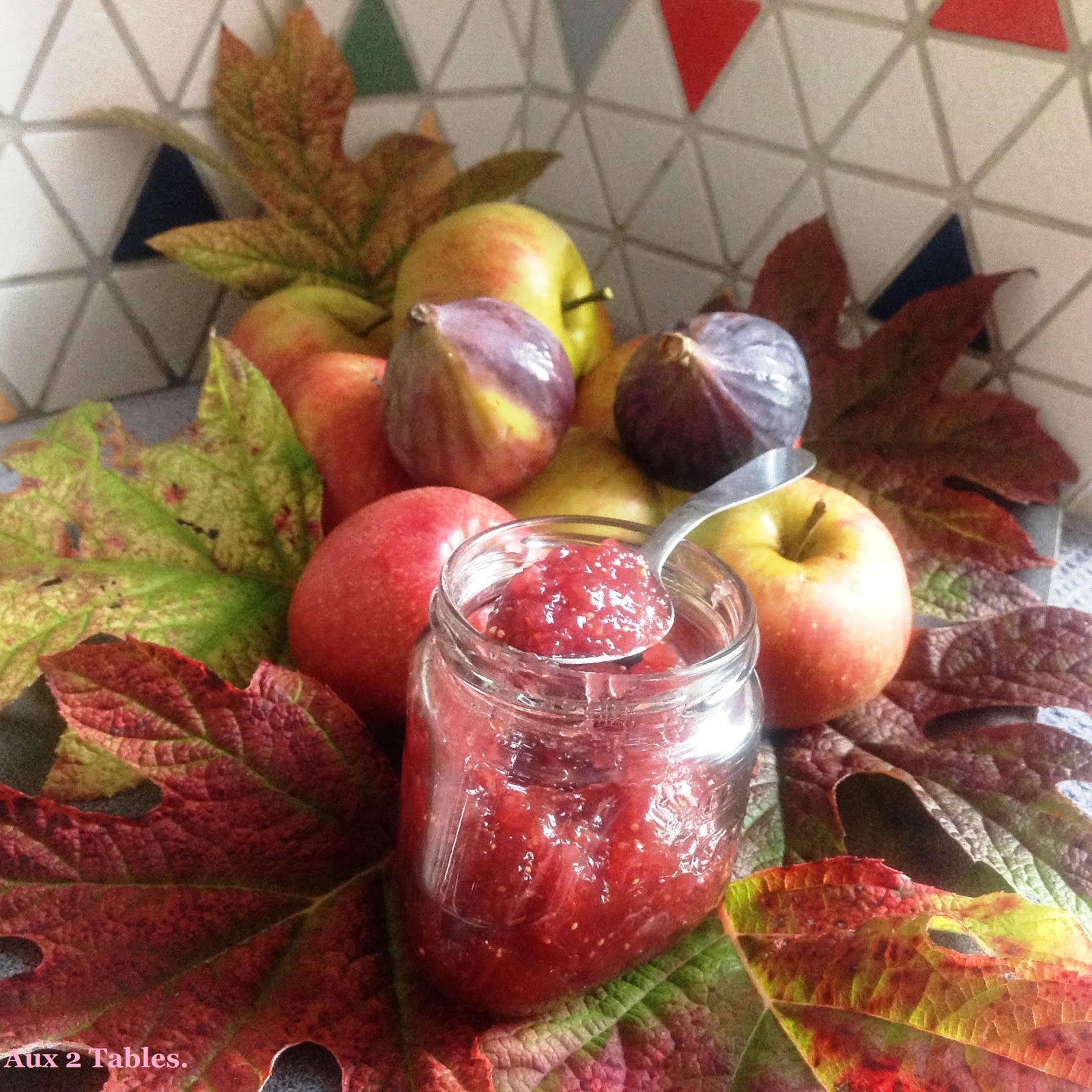 AUX 2 TABLES... Confiture pommes figues gingembre.