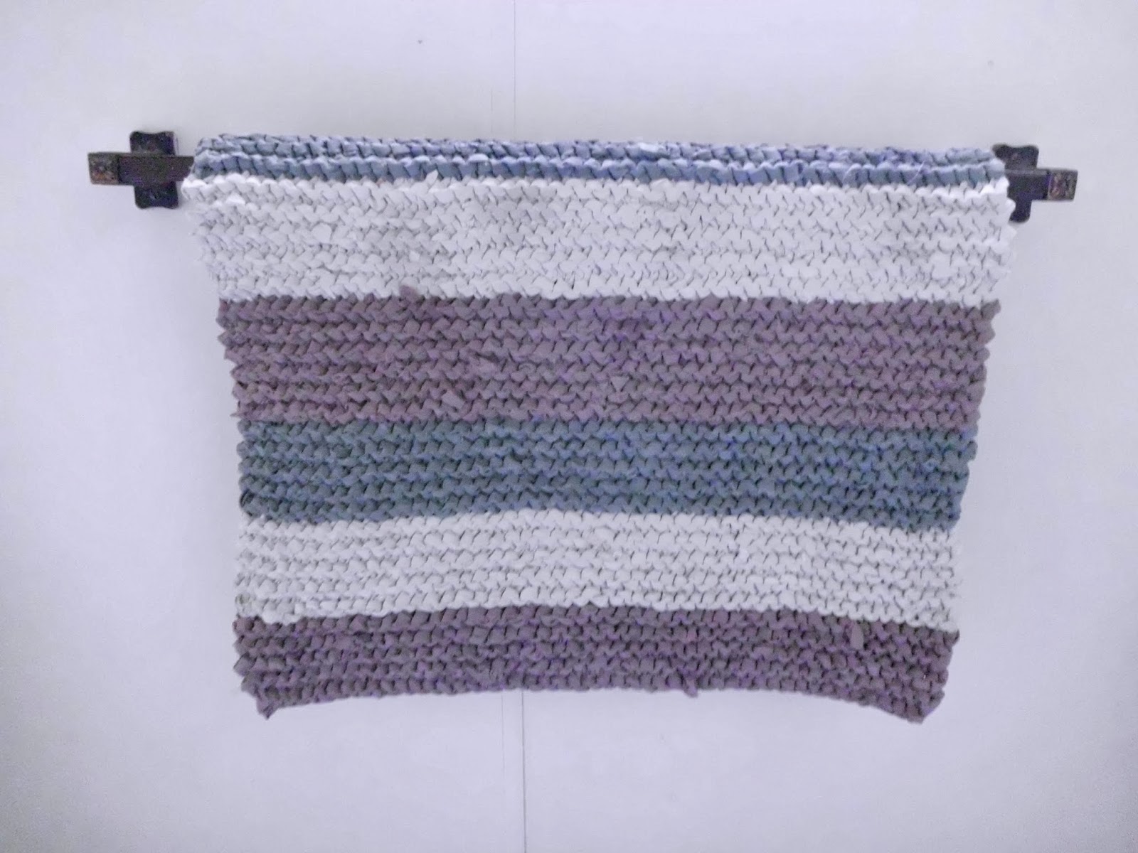 Shannon's Crafts and other stuff Bath mat with sheet yarn