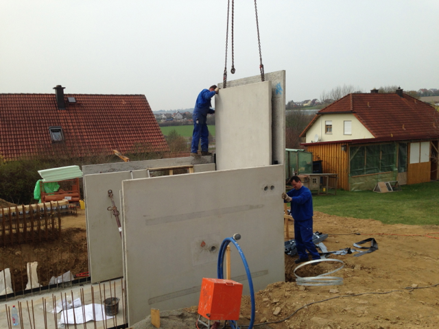 Christian & Danielas Baublog: Die Kellerwände stehen...