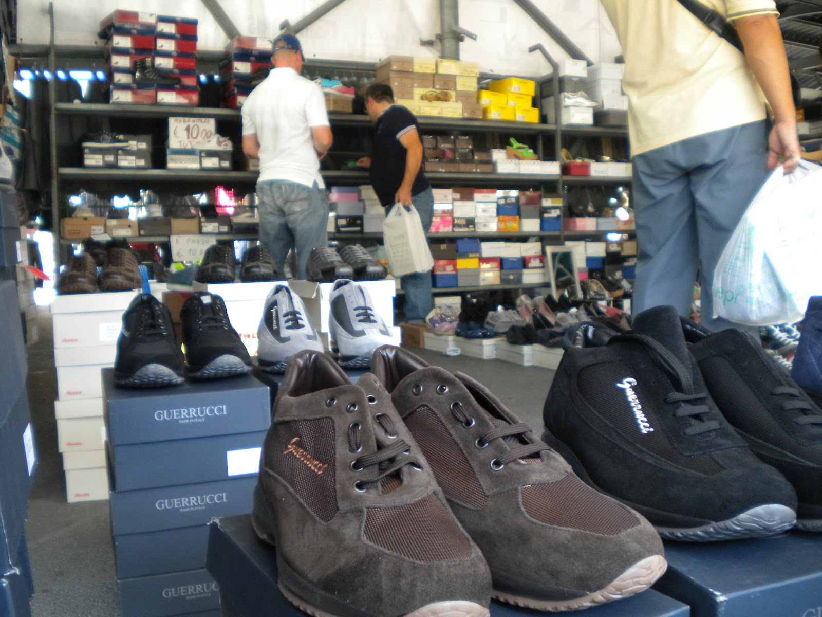 Living In Naples Italy POV Pick Up, Amalfi Coast, & Shoe Alley