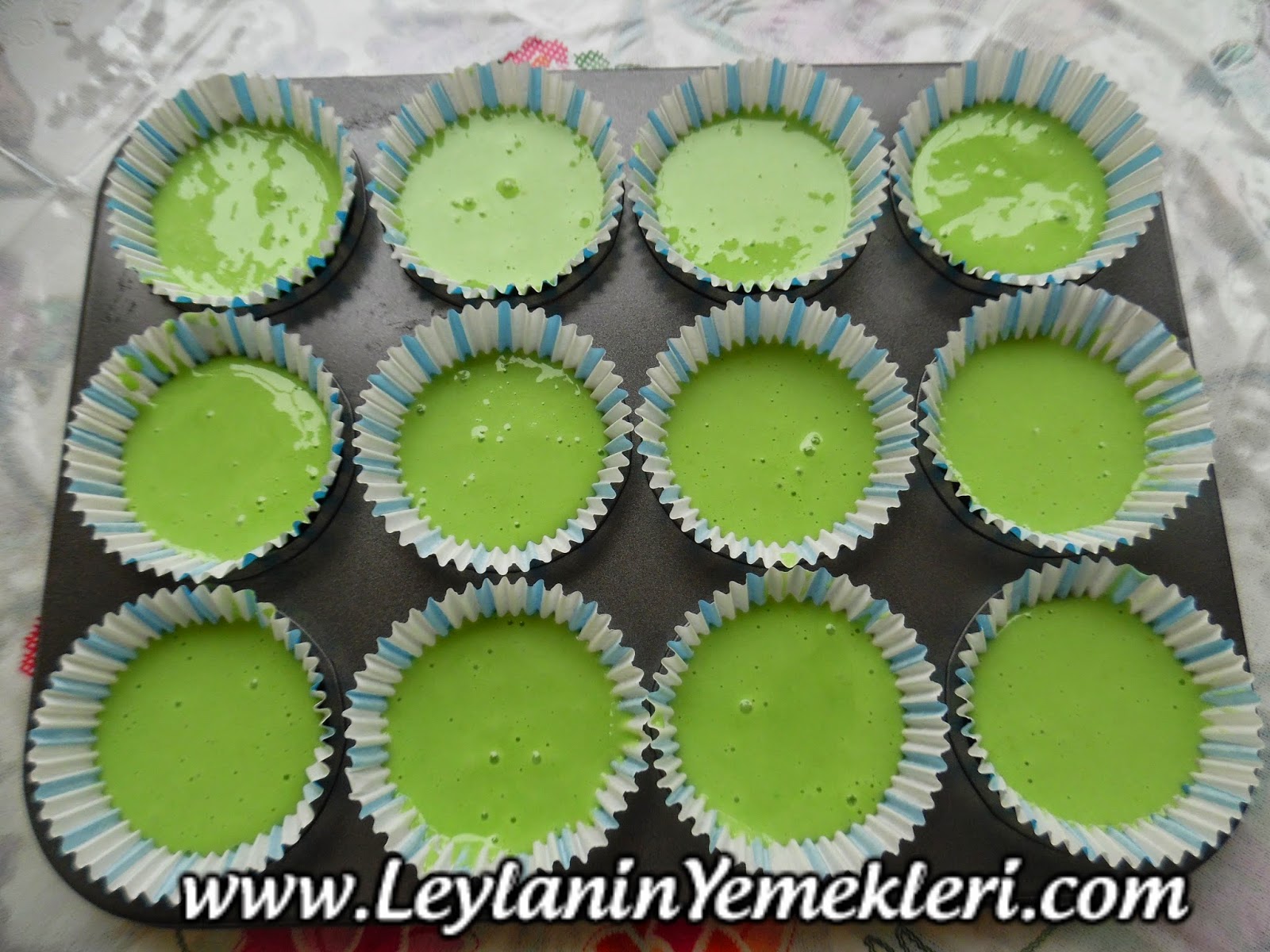 Yeşil Renkli Muffin Kek Tarifi Yemek Tarifleri