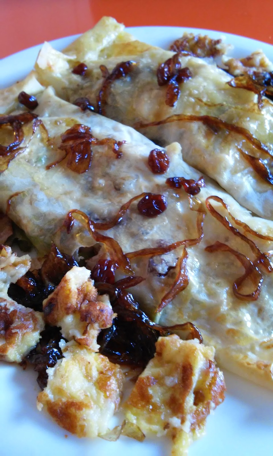 Pasta Filo Rellena De Trigeros Y Pollo Con Cebolla Caremelizada