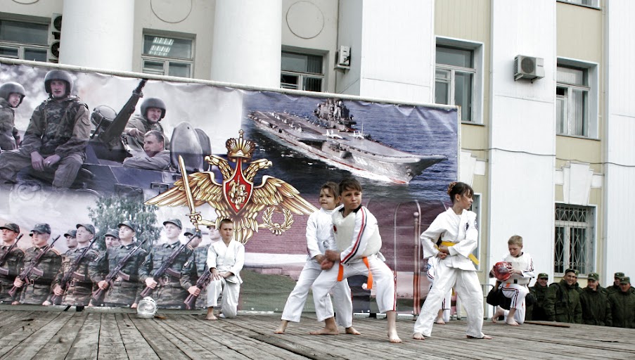 Показательные выступления каратистов (дети)