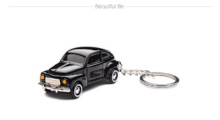 pequeño auto de juguete