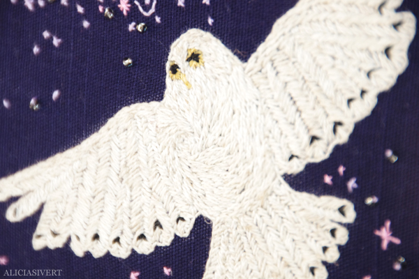 aliciasivert, alicia sivert, alicia sivertsson, embroidery, needlework, stitch, stitching, hedwig, harry potter, what gave you away?, owl, sky, stars, beads, uggla, himmel, stjärnor, pärlor, broderi, hantverk, handicraft, craft, remake, upcycle, begagnat garn, yarn, harry potter och dödsrelikerna, and the deathly hallows