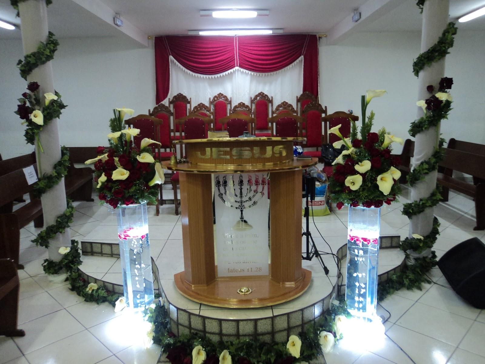 Decoraç u00e3o Púlpito de Igrejas GALERIA DE FOTOS -> Como Decorar Igreja Evangelica Para Festividade Decoraç u00e3o Púlpito de Igrejas GALERIA DE FOTOS -> Como Decorar Igreja Evangelica Para Festividade