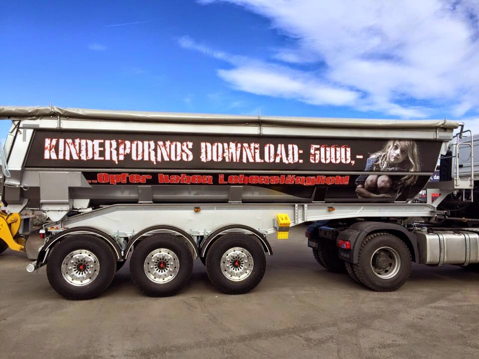 Respekt und Hut ab - Edathy - Protest via LKW Auflieger - 3 Bernau LIVE - Dein Stadtmagazin für Bernau bei Berlin