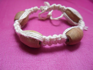 Pulseira em macramé