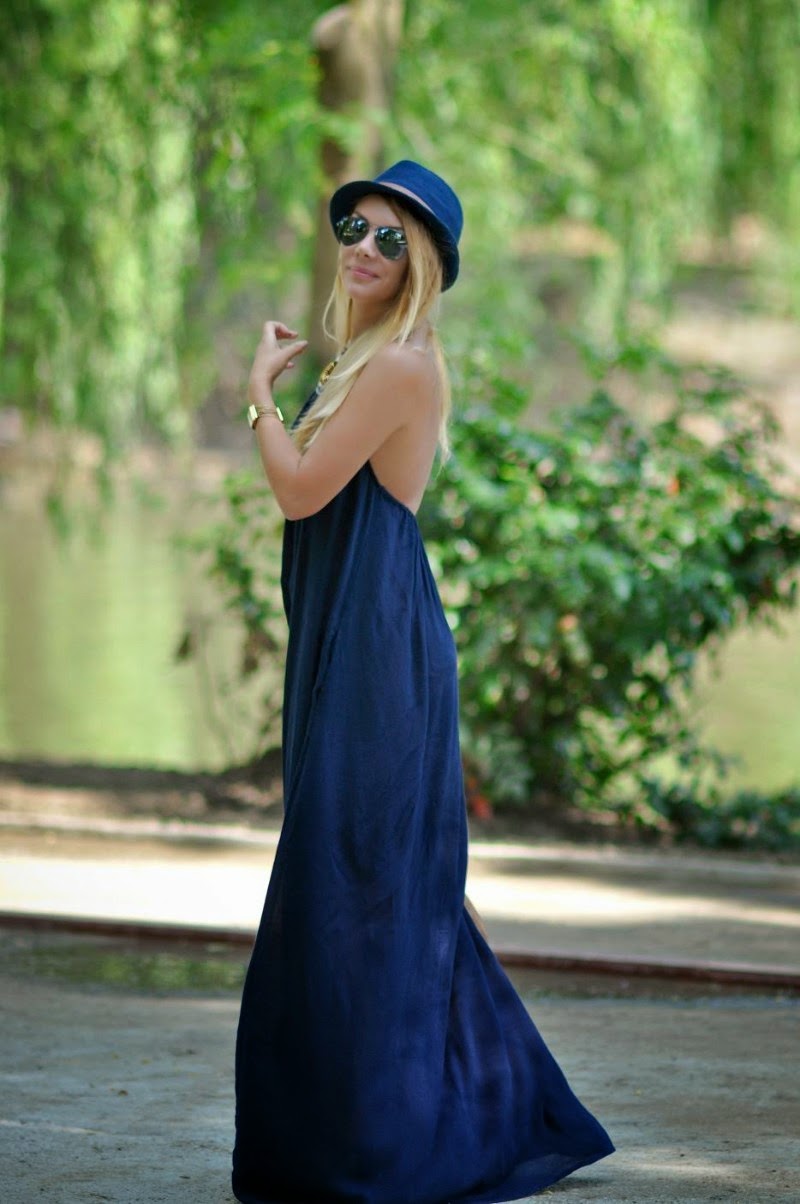 simona-mar-blog-street-style-summer-outfit-mango-navy-blue-maxi-long-dess-stradivarius-hat-river-island-brown-sandals-tan-bag-guess-gold-chains-watch-ray-ban-aviators.jpg