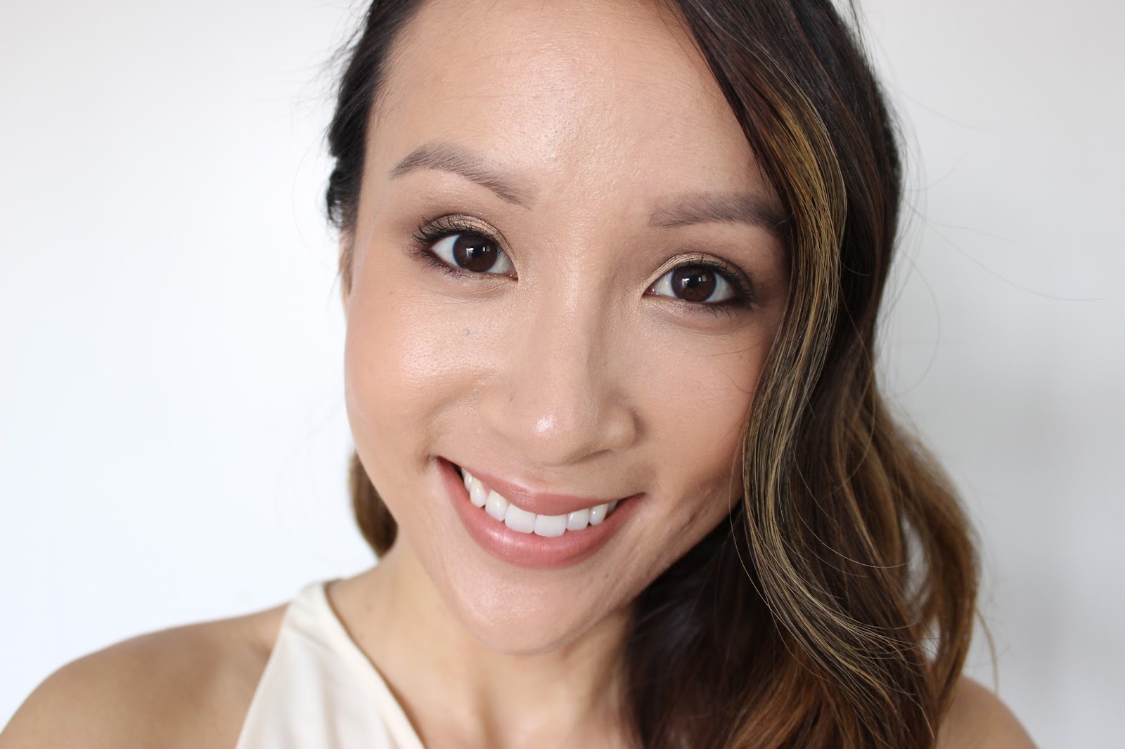 Glowy, Luminous Skin Without Highlighter Will Work for Makeup