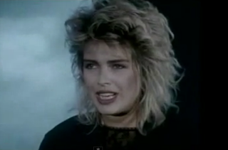 videos-musicales-de-los-80-kim-wilde-you-keep-me-hanging-on