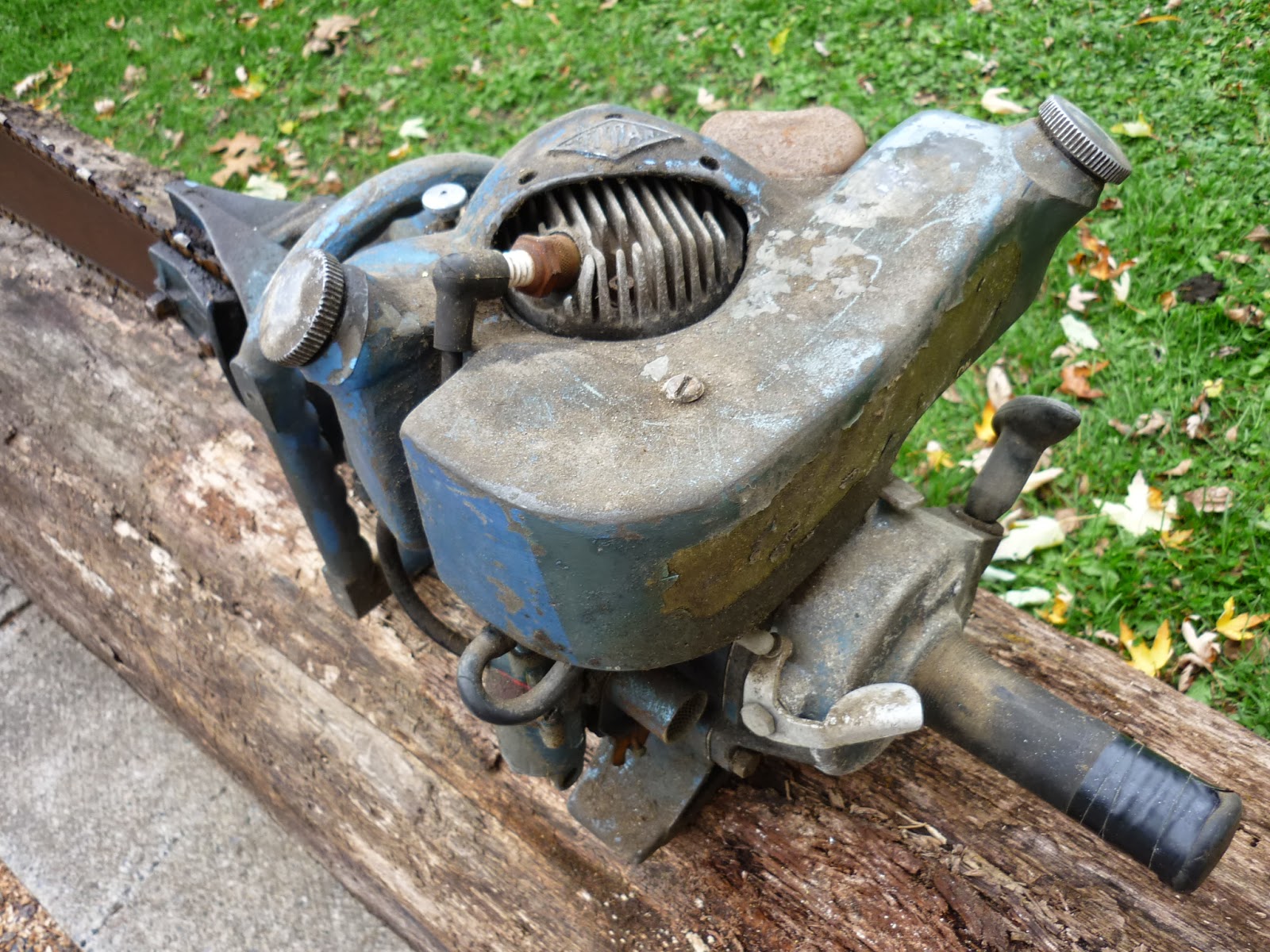 VINTAGE CHAINSAW COLLECTION TITAN 40.