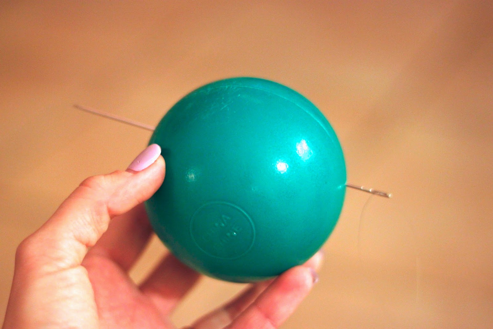 Hooray Plastic Ball Garland Howto!
