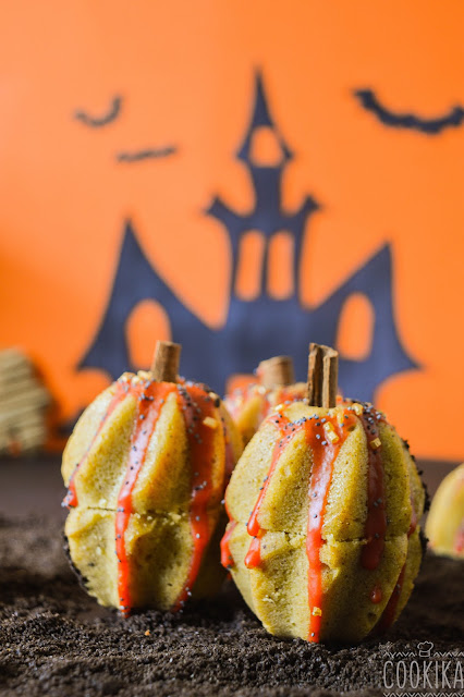 Halloween Pumpkin Mini Cakes