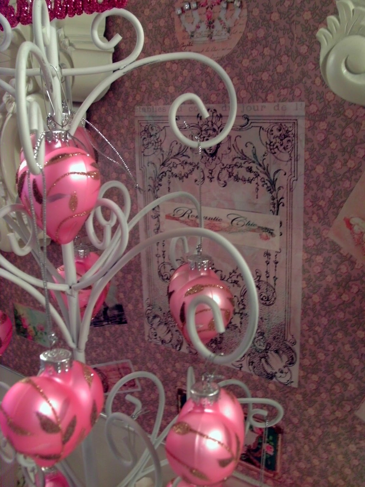 Penny's Vintage Home: Christmas in the Powder Room