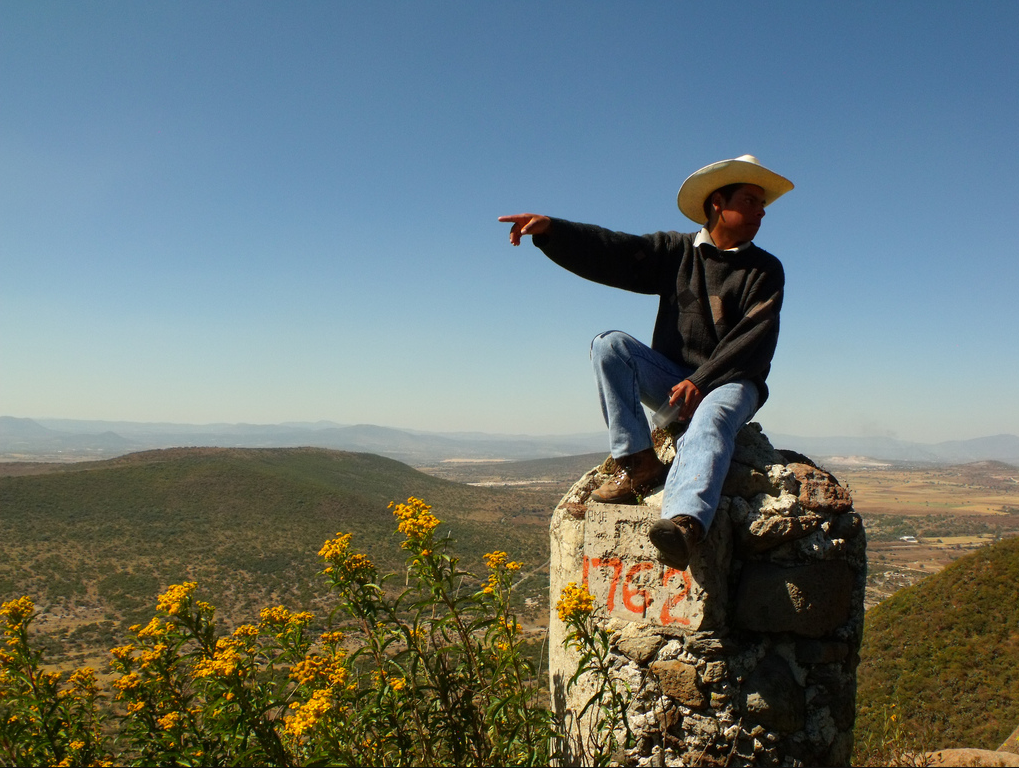 El Comienzo LOS HABITANTES DE APAXCO EN DEFENSA DEL CERRO COLORADO Y