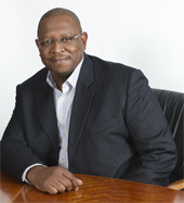 is zac efron dating zendaya