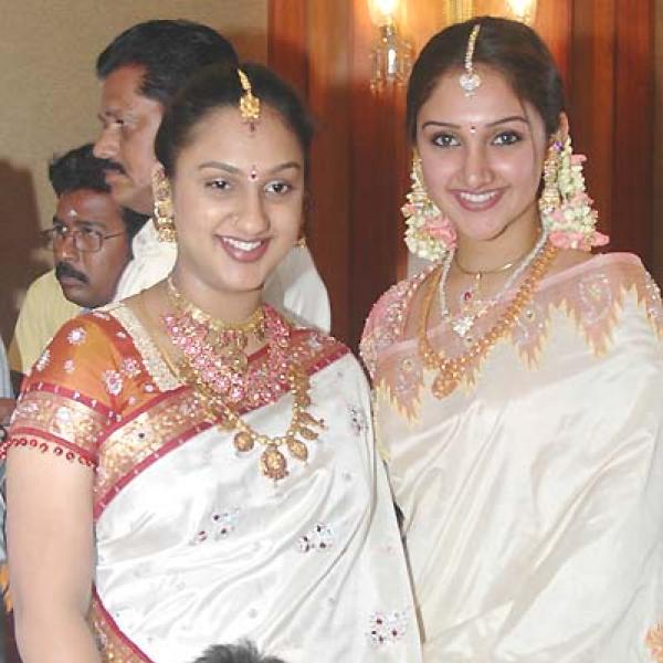 actor vijay jathagam reawairl jewellery at arun vijaykumar marriage actor vijay jathagam reawairl jewellery at arun vijaykumar marriage