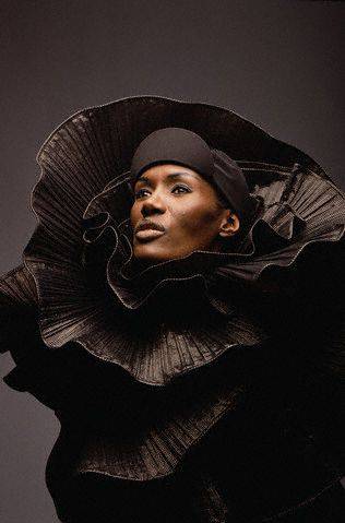 GRACE JONES �� . . �� * * ��.