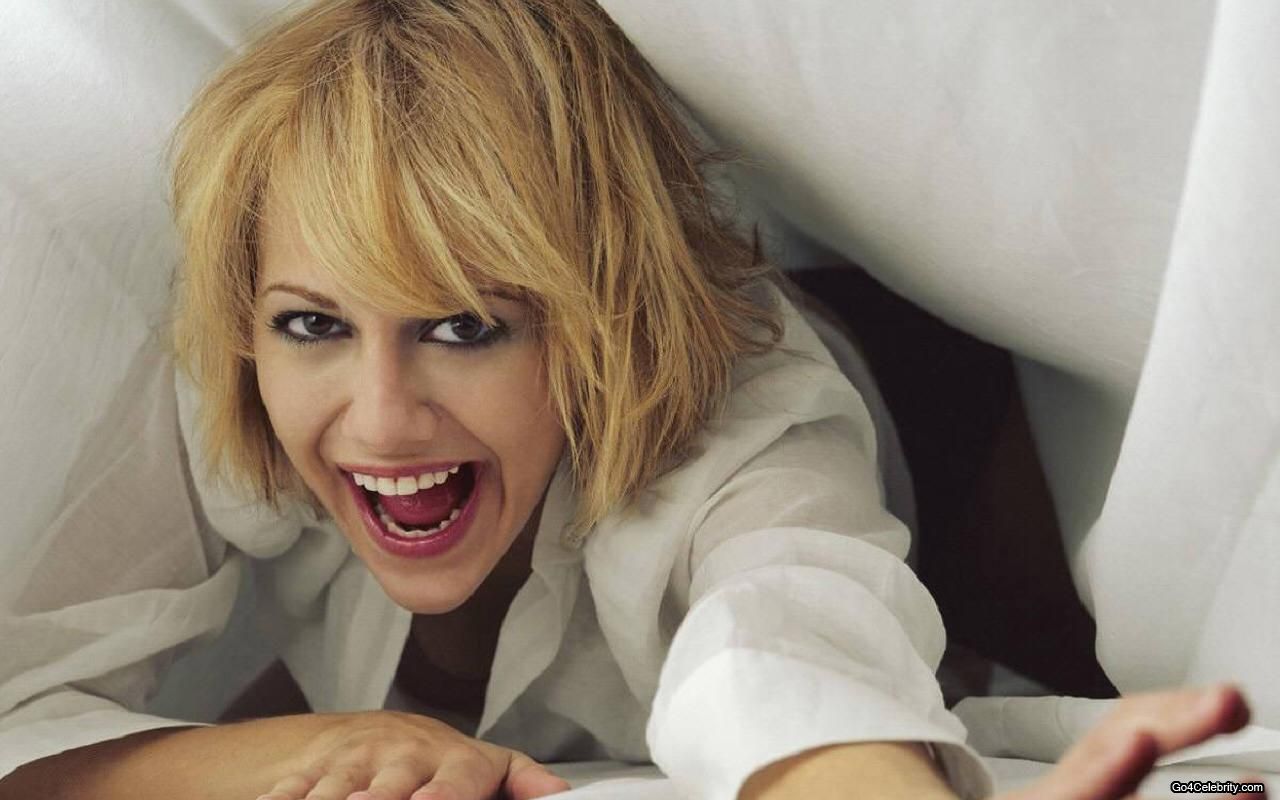 http://2.bp.blogspot.com/-8t0c2BwpALE/UIxOYCHAJ8I/AAAAAAAAbpc/w8zkSm24PLQ/s1600/brittany-murphy-smile.jpg