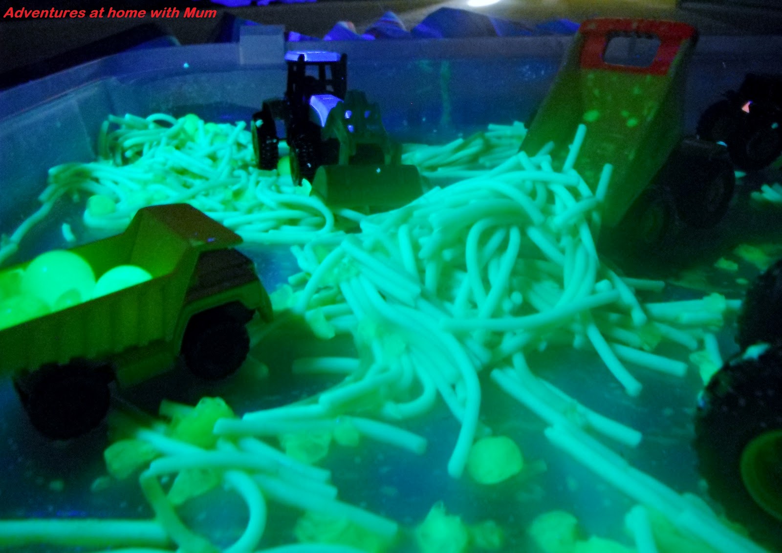 Adventures at home with Mum: Glowing Spaghetti
