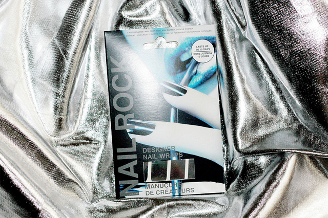 Market HQ Blog: Metallic Silver Nails