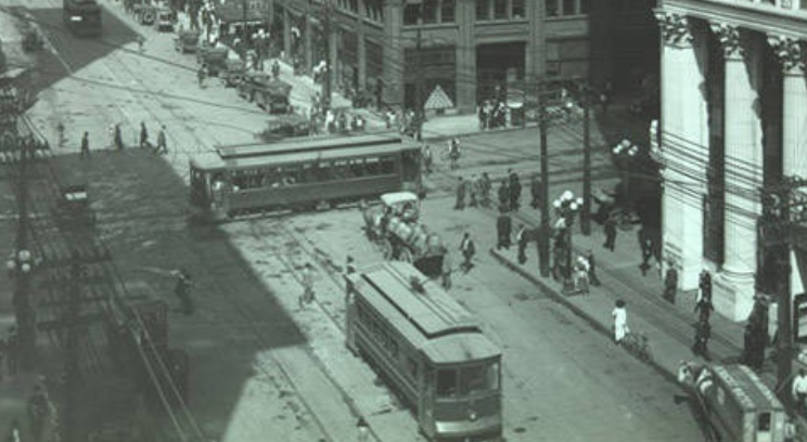 [Image: 1940s+Birmingham+Street+cars.PNG]