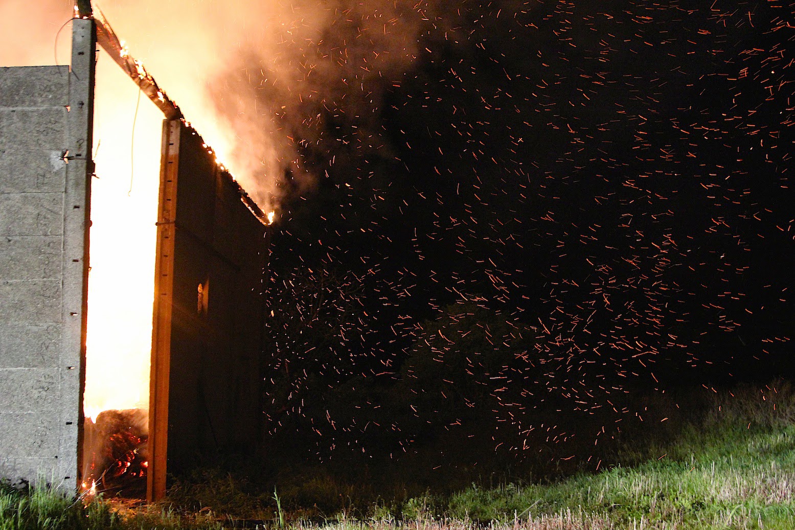 Bernau: Grosseinsatz der Feuerwehr - Scheunenbrand... 22 Bernau LIVE - Dein Stadtmagazin für Bernau bei Berlin