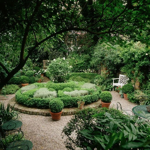Backyard design ideas with circle plants