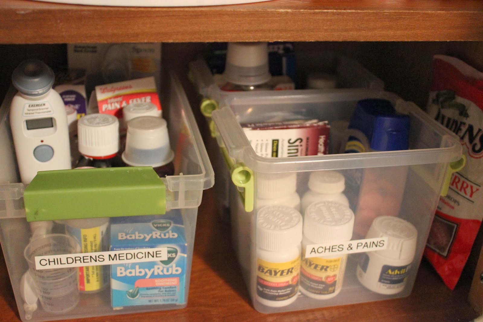The way my medicine cabinet shelving allows for tall bottles without having  to move an entire shelf. : r/oddlysatisfying