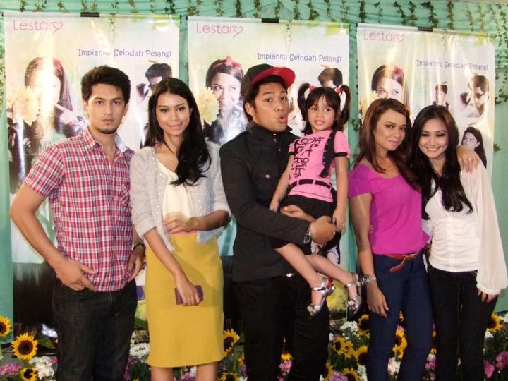 crg520 movie review aku masih dara Aku masih dara 1h 30min | romance | 16 december 2010 (malaysia) about 3 wild girl, alesya, sofea and hani who lead a hedonistic teen life their life is about to change when one of them fall in love with an islamic preacher, firdaus director: user reviews review this title . crg520 movie review aku masih dara Aku masih dara 1h 30min | romance | 16 december 2010 (malaysia) about 3 wild girl, alesya, sofea and hani who lead a hedonistic teen life their life is about to change when one of them fall in love with an islamic preacher, firdaus director: user reviews review this title .