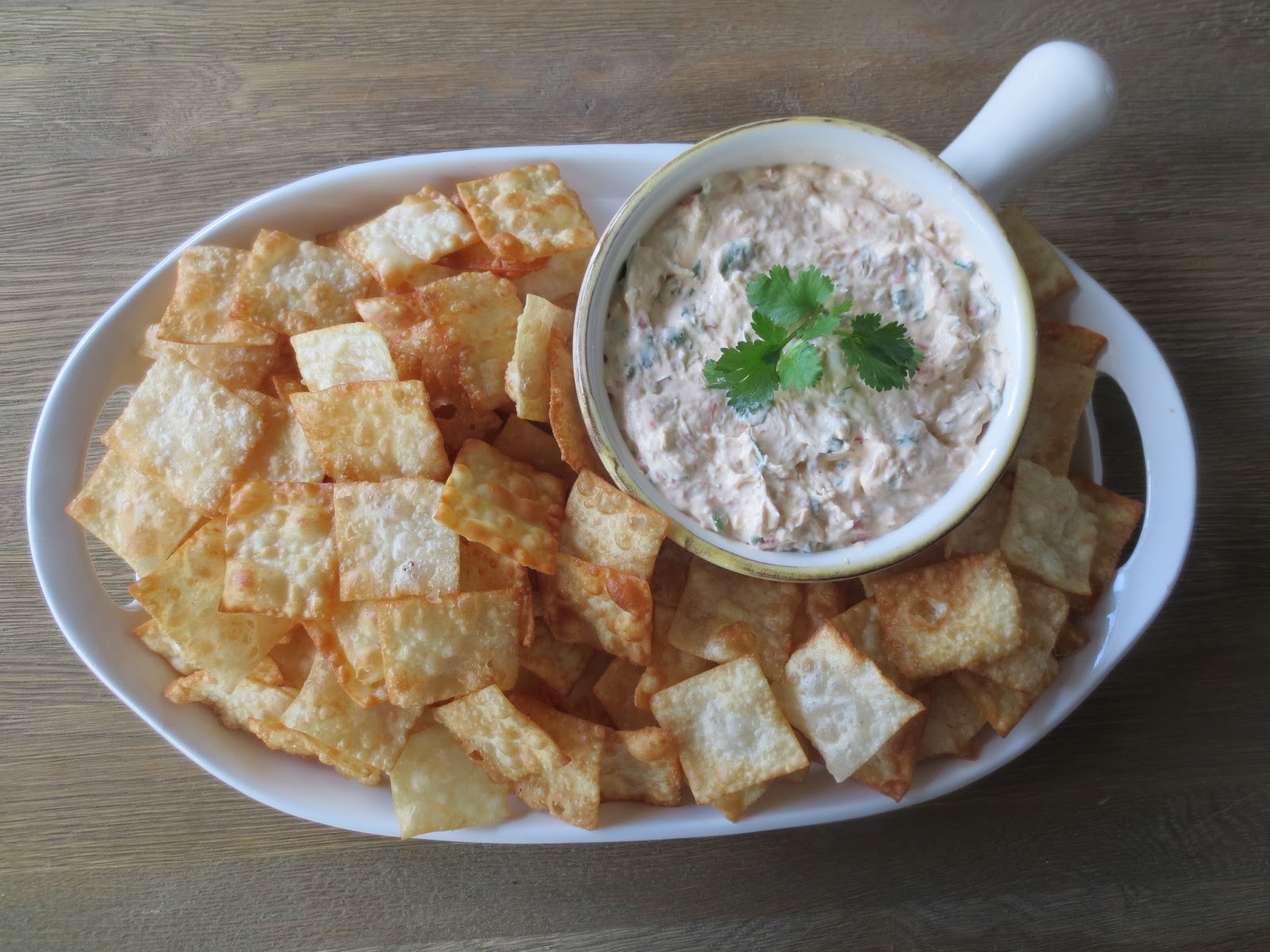 The Owl with the Goblet Crab Dip with Wonton Chips