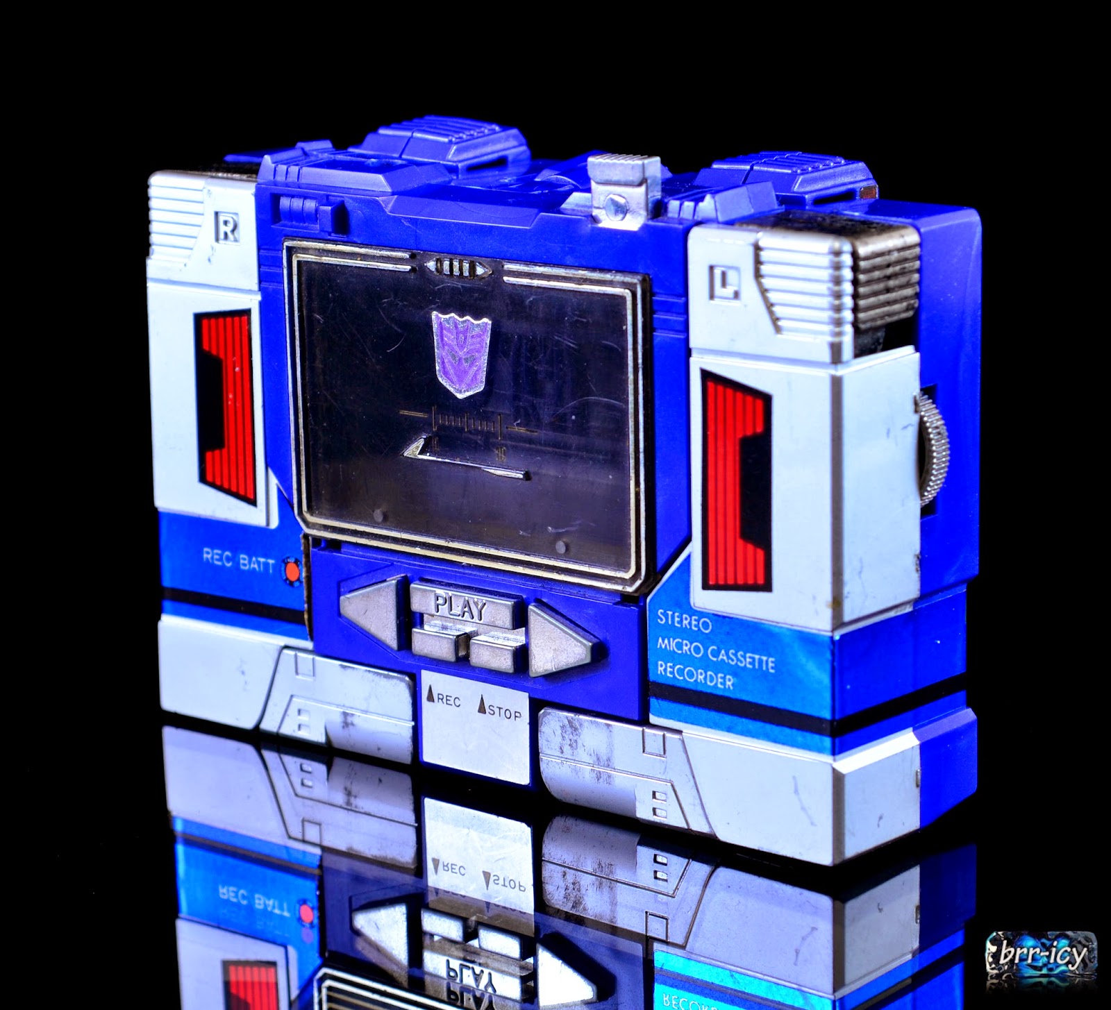 Brricy's Transformers Reviews Soundwave and the 1984 Cassettes