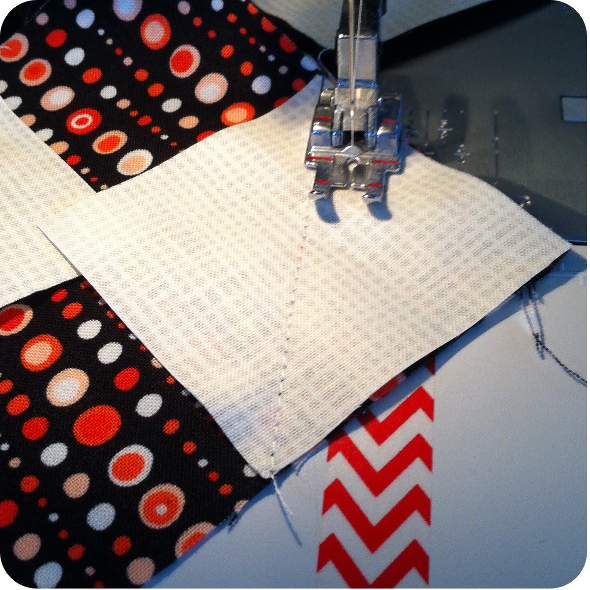 Kelly's Korner XO Table Runner and Mini Quilt