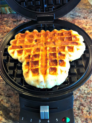 cinnamon rolls in a waffle iron, waffle iron cinnamon rolls, cinnamon rolls pinterest, pinterest waffle cinnamon rolls, waffle iron, frosting, breakfast