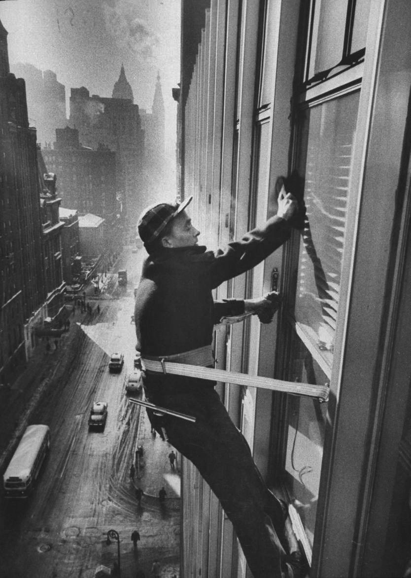 40 Amazing Historical Pictures - Window Cleaners Cleaning High Rise on Madison Avenue. 1957 40 Amazing Historical Pictures - Window Cleaners Cleaning High Rise on Madison Avenue. 1957
