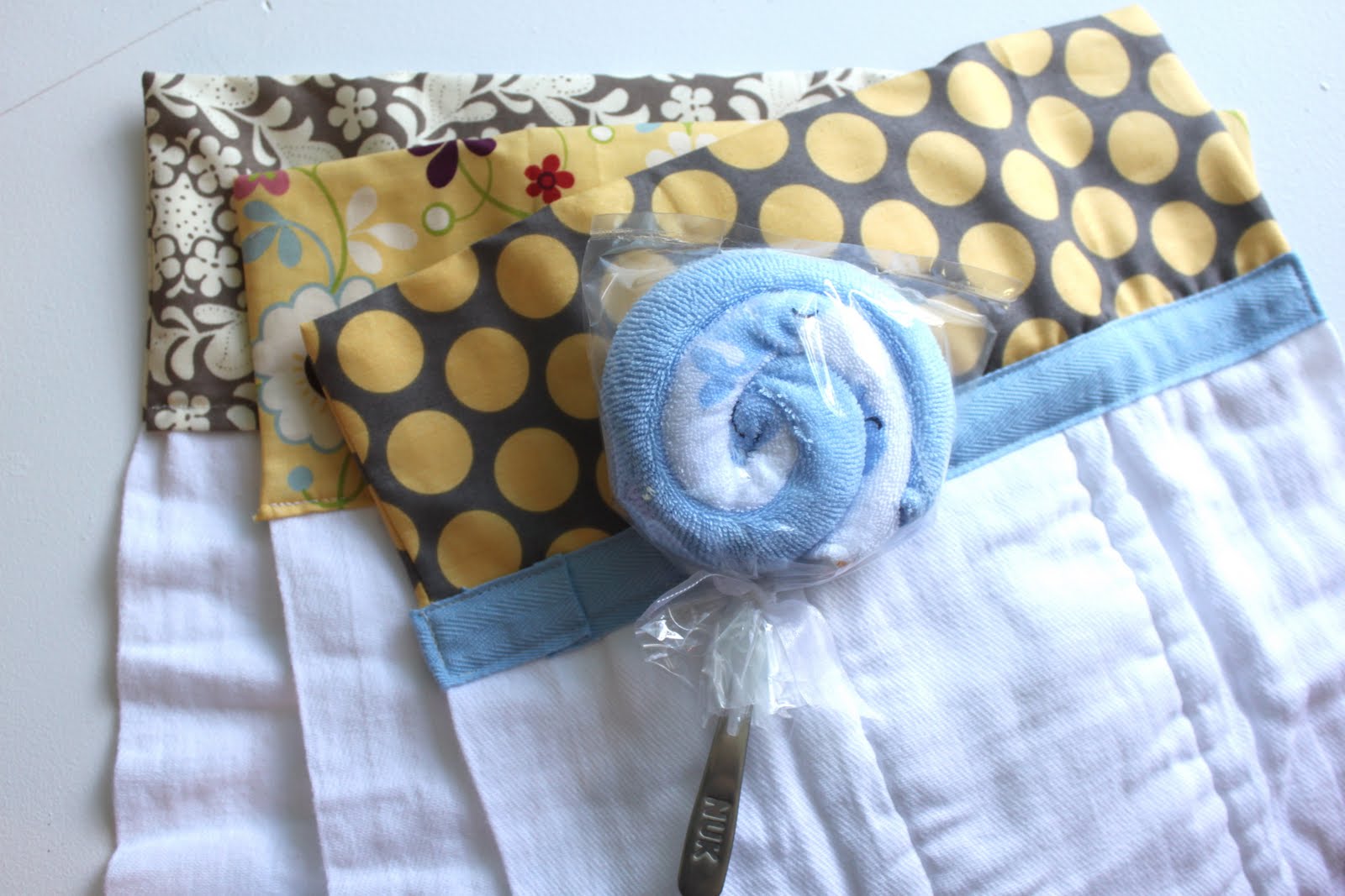 CREATE STUDIO Three Burp Cloths, One Hour