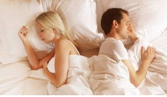 La forma de dormir de las parejas revela si son felices