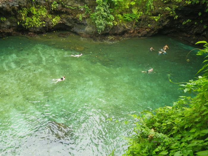 Lake in the Hole — To Sua Ocean Trench in Samoa Independent State of Samoa - an island nation located in the South Pacific Ocean. For tourists who love to spend time after study has interesting corners of our planet, here is a great place. Get even, for example, is a picturesque little lake called the To Sua Ocean Trench, located near the National Park in the village of lotus-eaters.