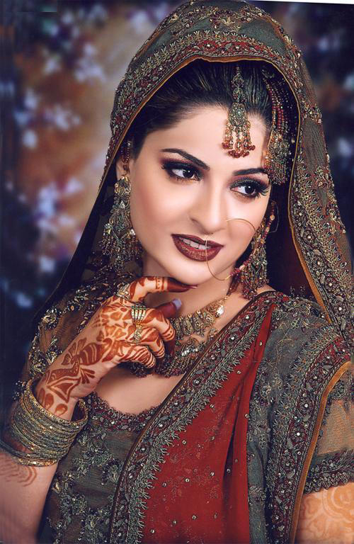  and a dozen wedding dresses in Pakistan include lehnga